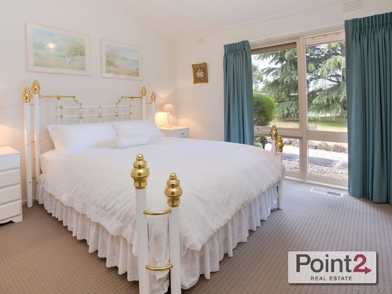 11 McGown Road, Mount Eliza VIC 3930