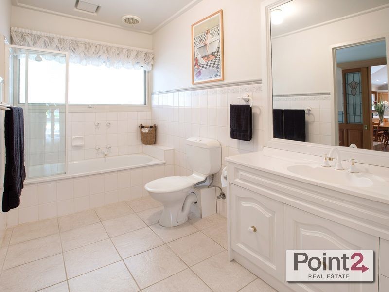 11 McGown Road, Mount Eliza VIC 3930