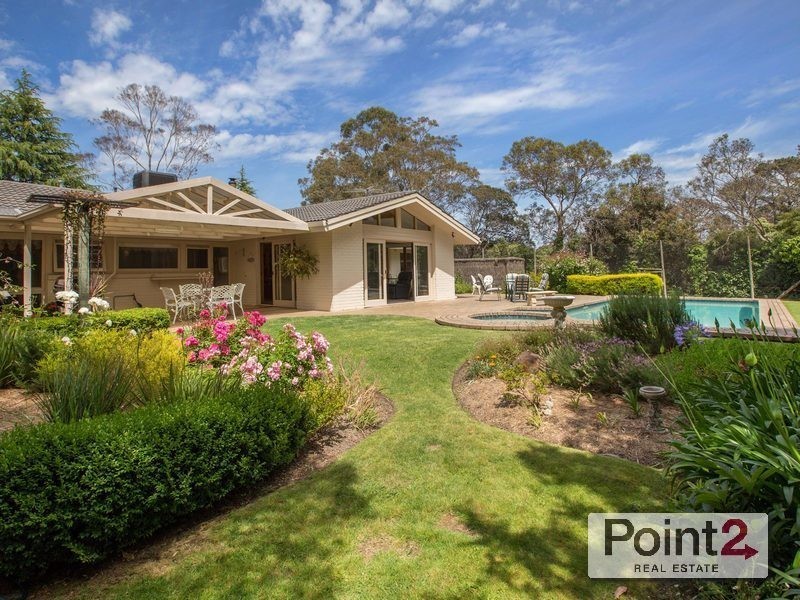 11 McGown Road, Mount Eliza VIC 3930