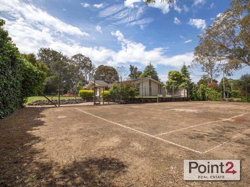 11 McGown Road, Mount Eliza VIC 3930