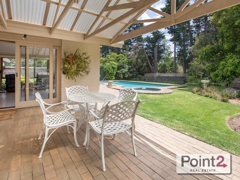11 McGown Road, Mount Eliza VIC 3930
