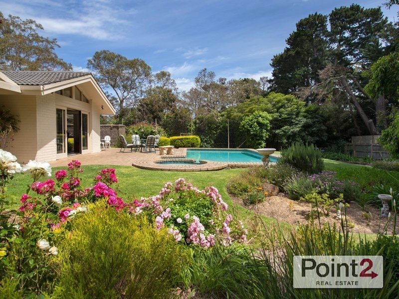 11 McGown Road, Mount Eliza VIC 3930