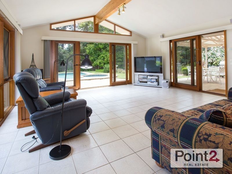 11 McGown Road, Mount Eliza VIC 3930