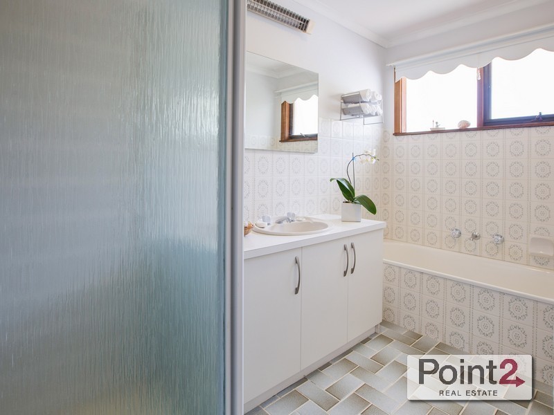 2/8 Roy Court, Mount Eliza VIC 3930