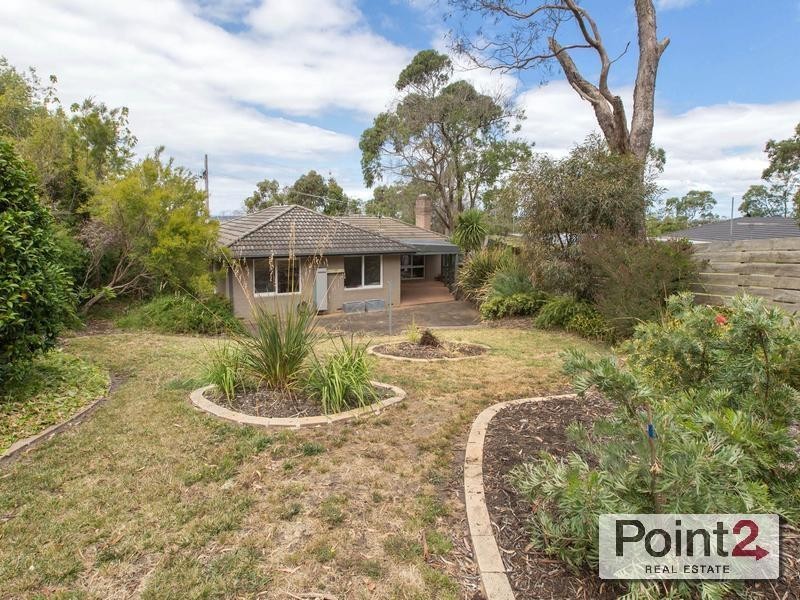 27 Quinns Parade, Mount Eliza VIC 3930