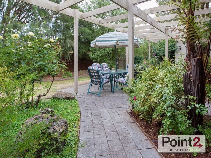 4 Koetong Parade, Mount Eliza VIC 3930