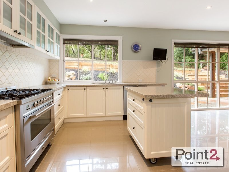 8 Sunset Crescent, Mount Eliza VIC 3930