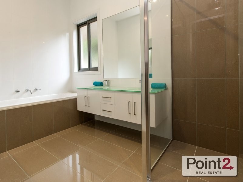 8 Sunset Crescent, Mount Eliza VIC 3930