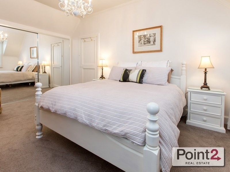 2 Roehampton Crescent, Mount Eliza VIC 3930