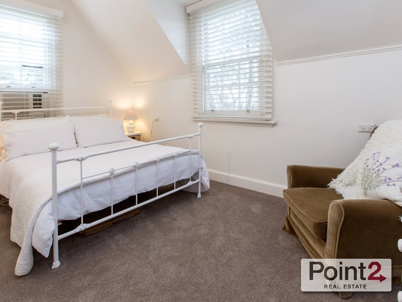 2 Roehampton Crescent, Mount Eliza VIC 3930