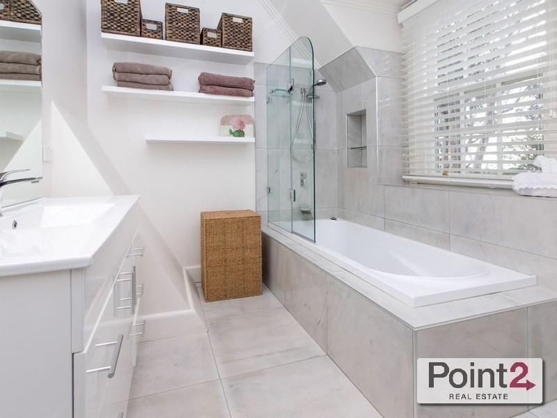 2 Roehampton Crescent, Mount Eliza VIC 3930