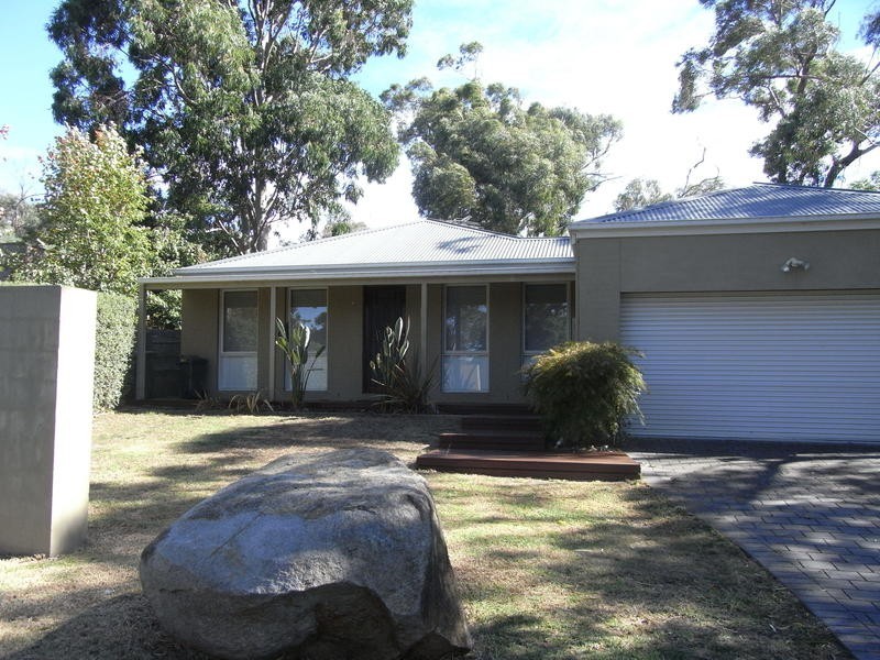 8 Batman Avenue, Mount Eliza VIC 3930