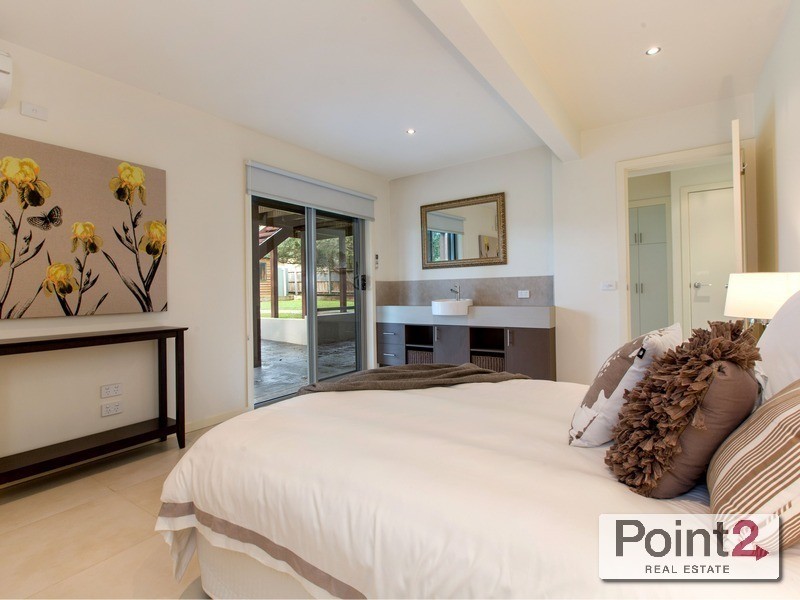 24 Matong Road, Mount Eliza VIC 3930