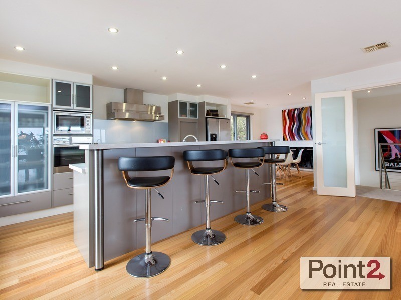 24 Matong Road, Mount Eliza VIC 3930