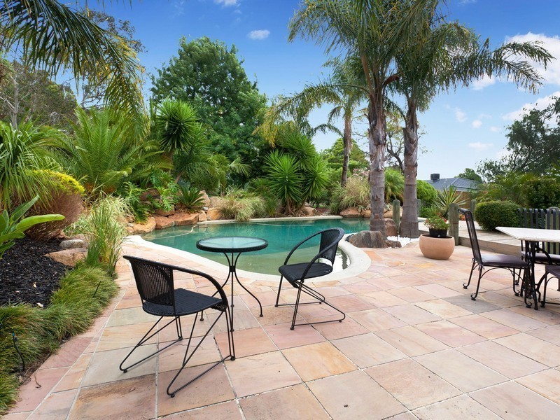 20 McCutcheon Close, Mount Eliza VIC 3930