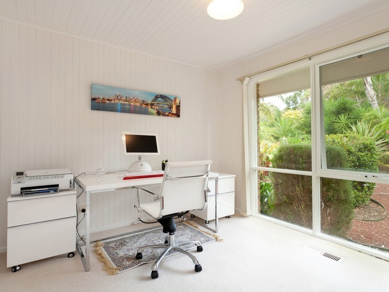 20 McCutcheon Close, Mount Eliza VIC 3930