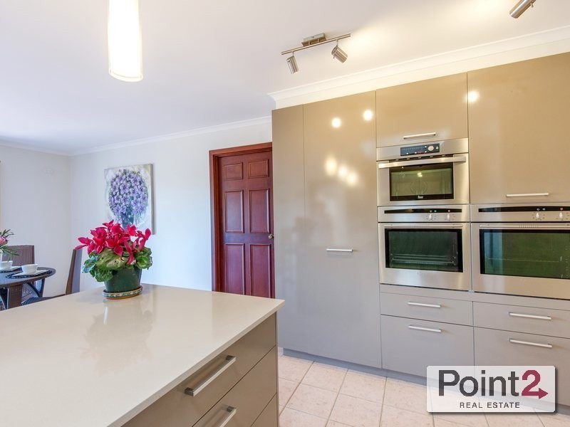 24 Allen Drive, Mount Eliza VIC 3930