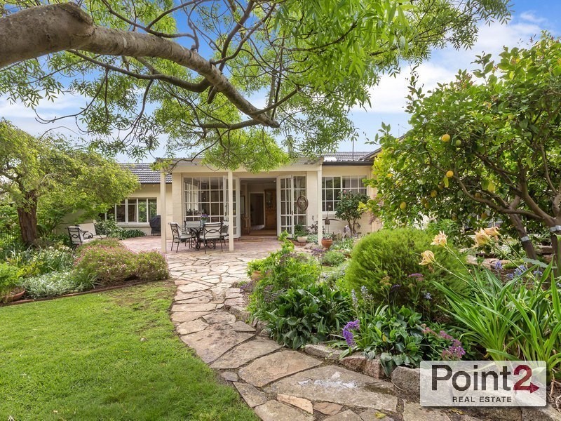 8 Eliza Drive, Mount Eliza VIC 3930