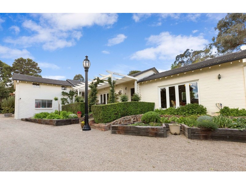 8 Eliza Drive, Mount Eliza VIC 3930