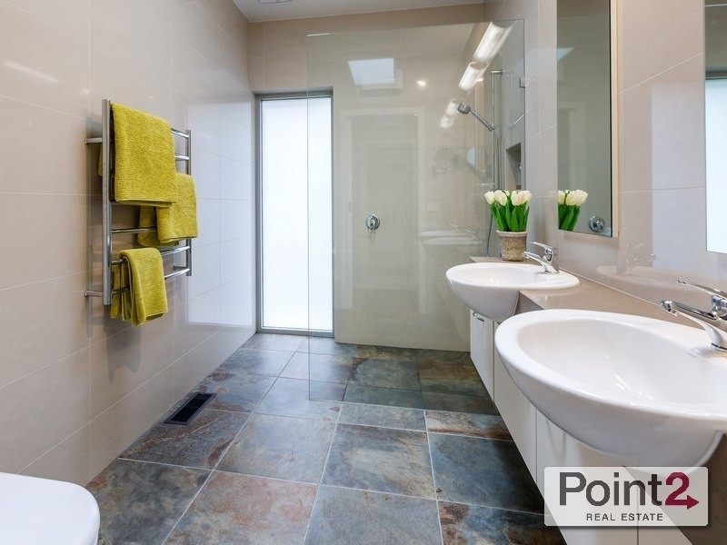 8 Eliza Drive, Mount Eliza VIC 3930