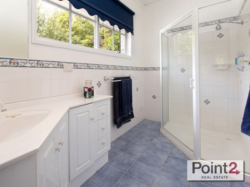 8 Wimborne Avenue, Mount Eliza VIC 3930