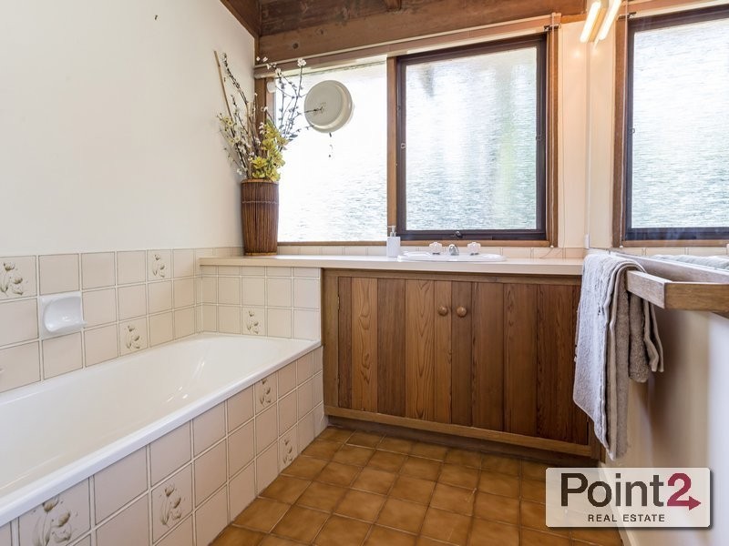 69 Wooralla Drive, Mount Eliza VIC 3930