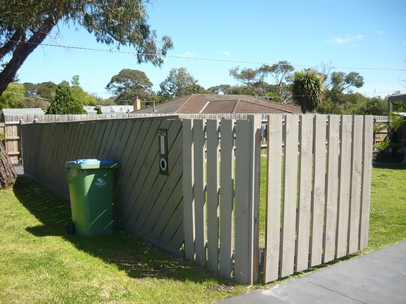 24 Nixon Street, Rosebud VIC 3939