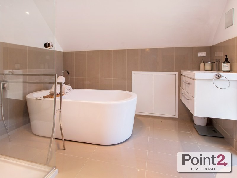 9 Ravenscourt Crescent, Mount Eliza VIC 3930