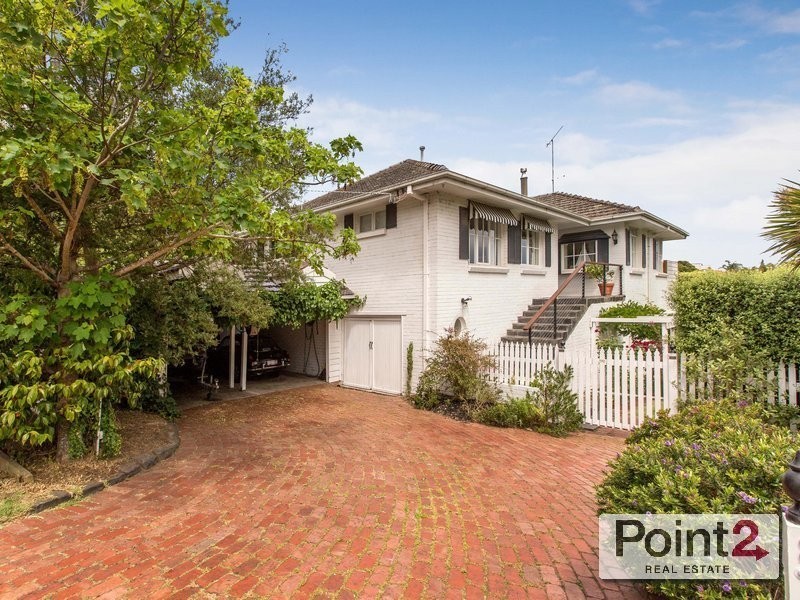 8 Wimborne Avenue, Mount Eliza VIC 3930