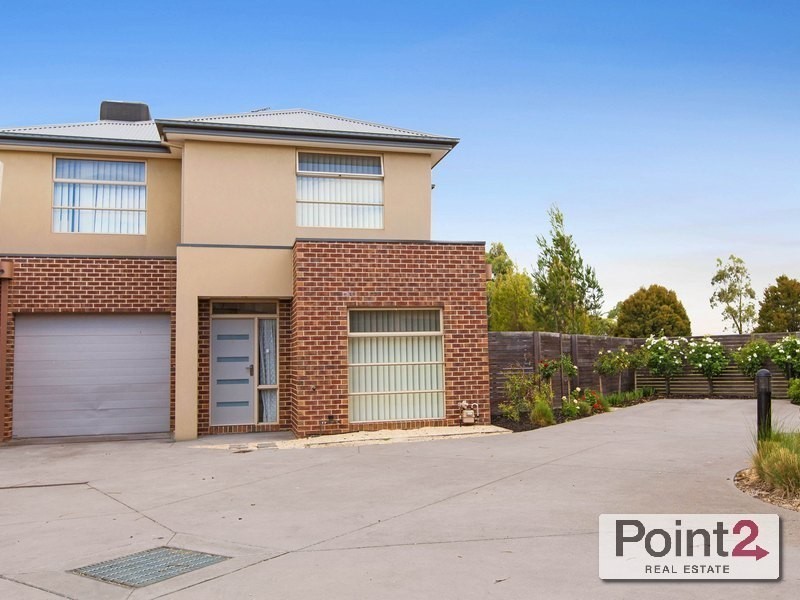 9/16 Honeysuckle Close, Pakenham VIC 3810