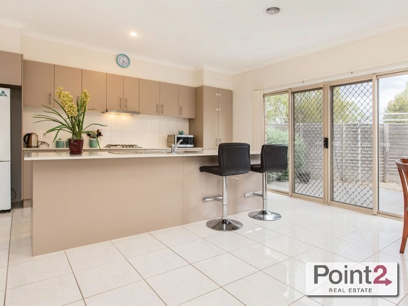 9/16 Honeysuckle Close, Pakenham VIC 3810