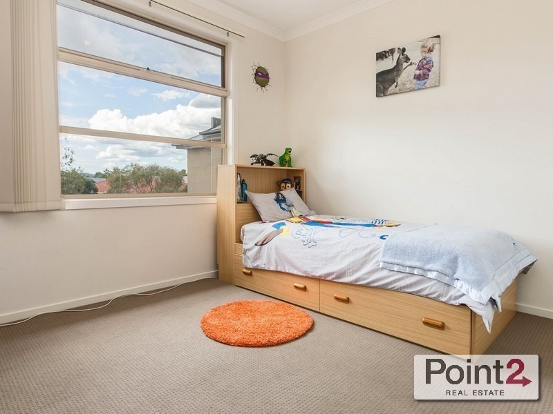 9/16 Honeysuckle Close, Pakenham VIC 3810