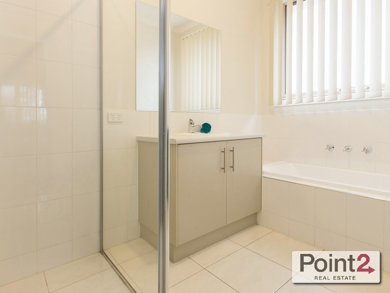 9/16 Honeysuckle Close, Pakenham VIC 3810