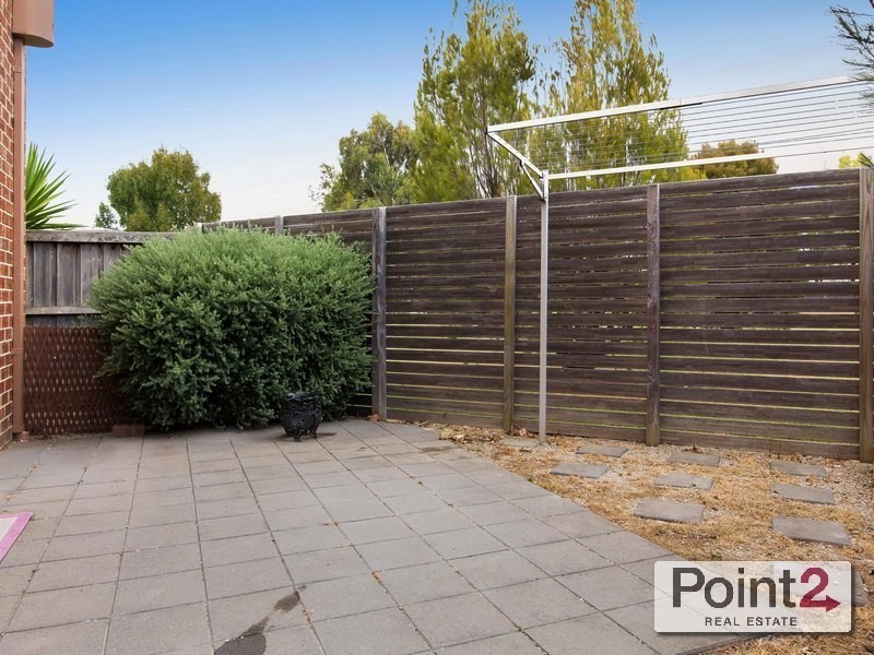 9/16 Honeysuckle Close, Pakenham VIC 3810