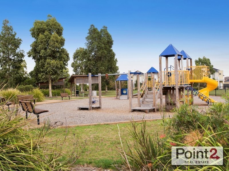 9/16 Honeysuckle Close, Pakenham VIC 3810