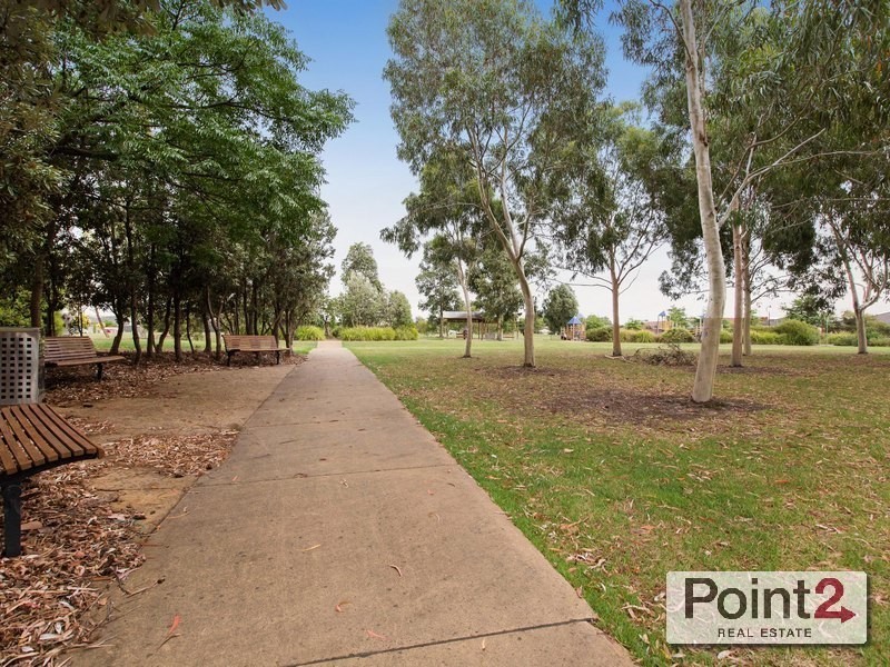 9/16 Honeysuckle Close, Pakenham VIC 3810