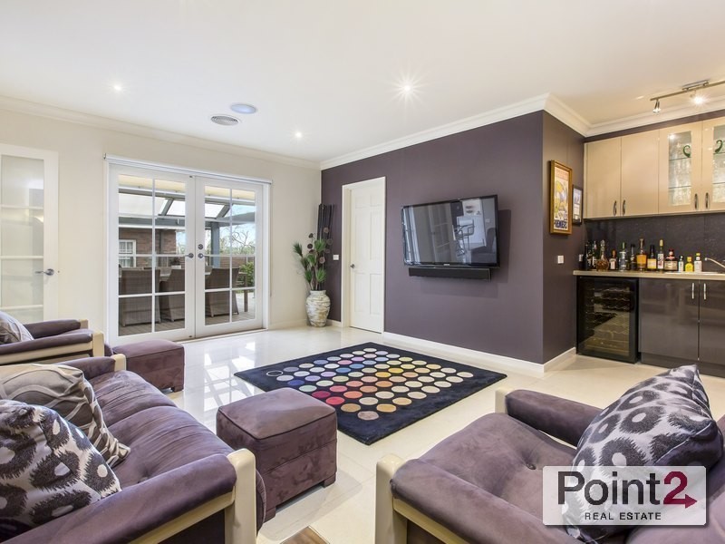 2 Fernshaw Place, Mount Eliza VIC 3930