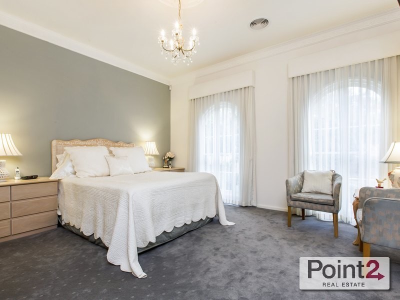 2 Fernshaw Place, Mount Eliza VIC 3930