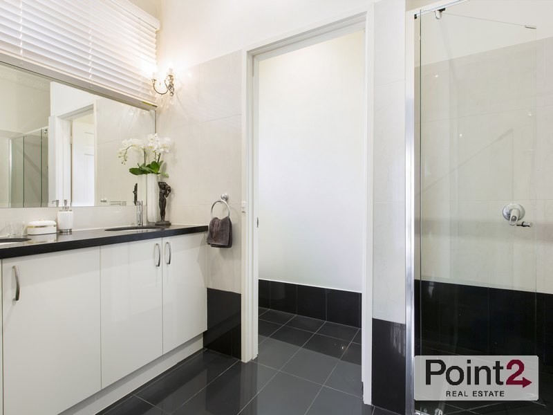 2 Fernshaw Place, Mount Eliza VIC 3930