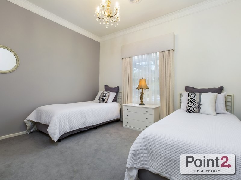 2 Fernshaw Place, Mount Eliza VIC 3930