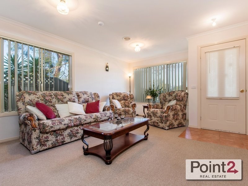15 Oaklands Way, Pakenham VIC 3810