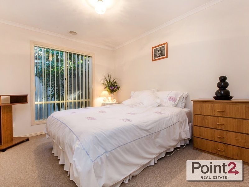 15 Oaklands Way, Pakenham VIC 3810