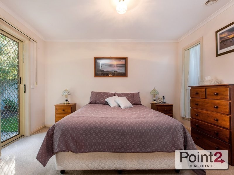 15 Oaklands Way, Pakenham VIC 3810