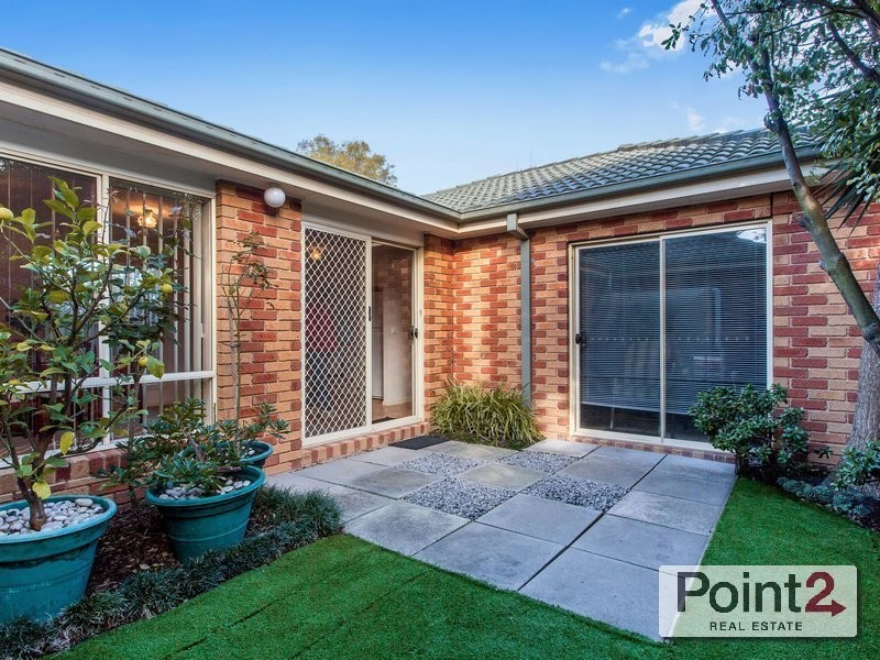 15 Oaklands Way, Pakenham VIC 3810