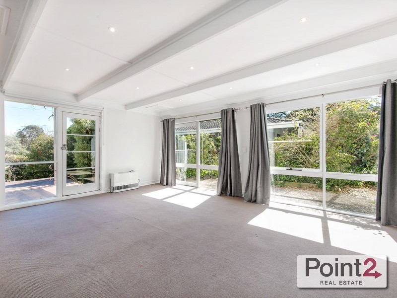 8 Wimborne Avenue, Mount Eliza VIC 3930
