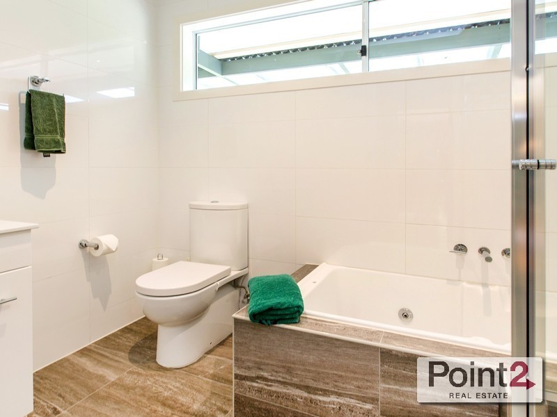 18 Redbourne Avenue, Mount Eliza VIC 3930