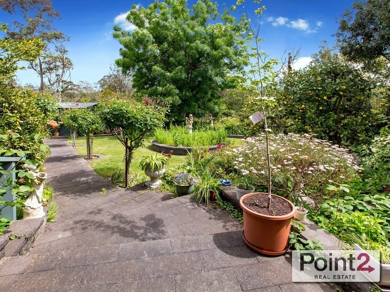 18 Redbourne Avenue, Mount Eliza VIC 3930