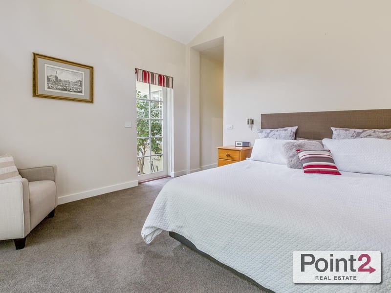 8 Eliza Drive, Mount Eliza VIC 3930