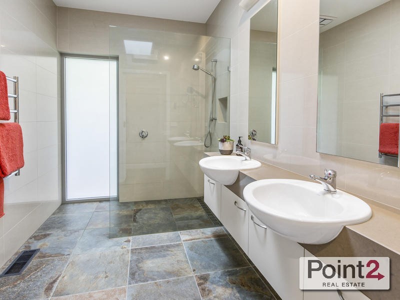 8 Eliza Drive, Mount Eliza VIC 3930