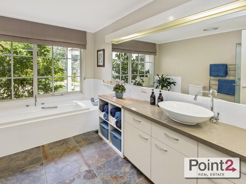 8 Eliza Drive, Mount Eliza VIC 3930